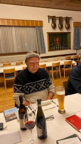 Tüpfli mit Wollmütze geniesse seine Wahl