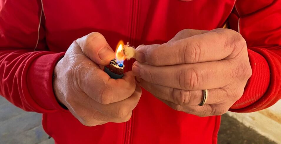 Brennprobe des Dämmmaterials